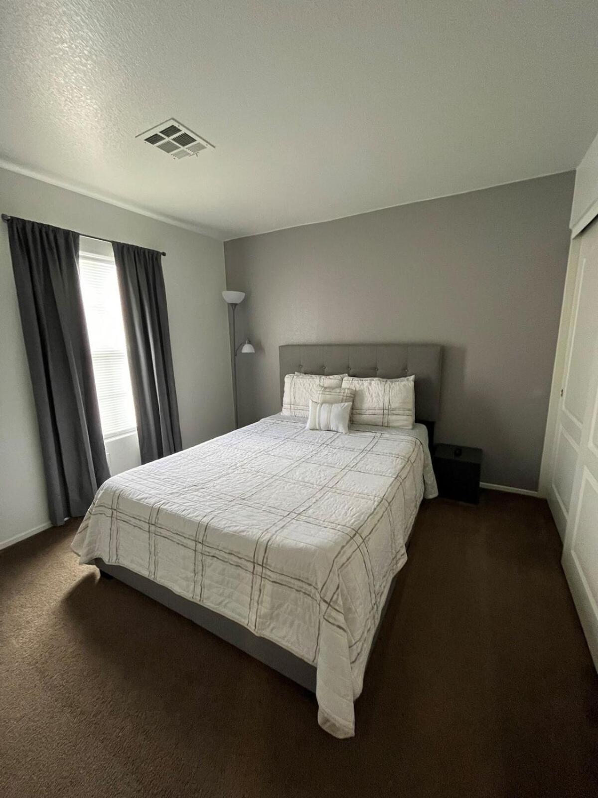 Beautiful 2 Story 20 Minutes From The Strip Ferienhaus *
